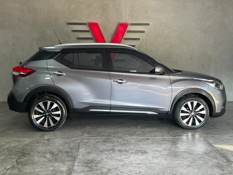 Nissan Kicks Cinza