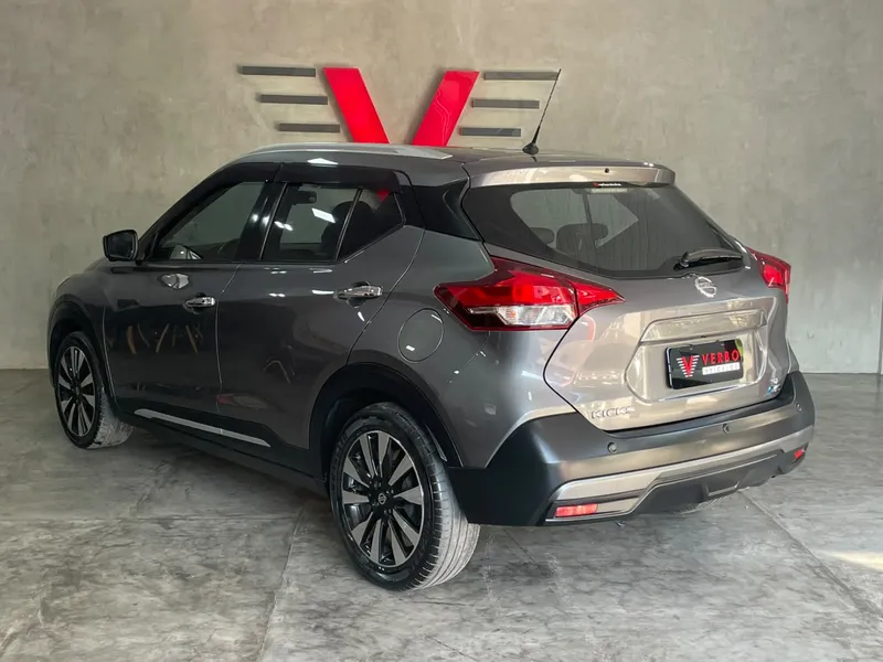 Nissan Kicks Cinza