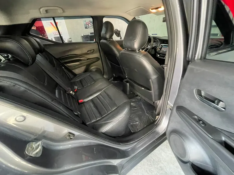 Nissan Kicks Cinza