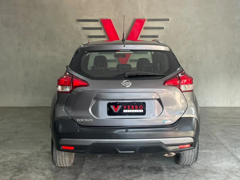 Nissan Kicks Cinza