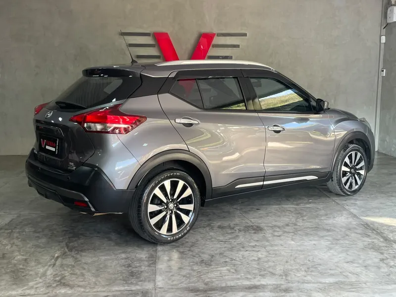 Nissan Kicks Cinza
