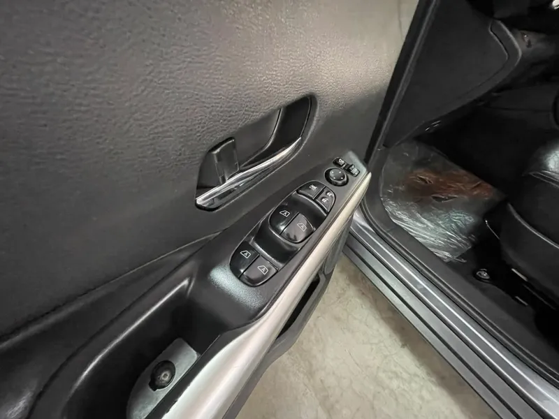 Nissan Kicks Cinza