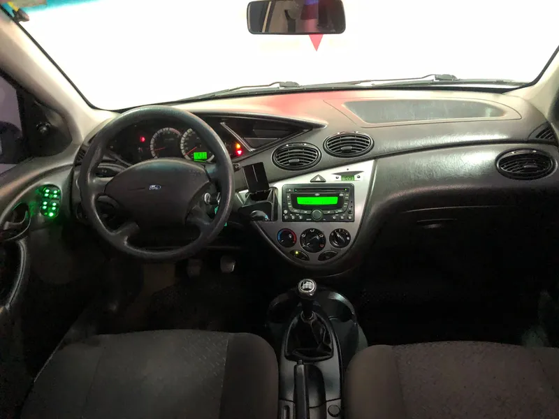 Ford Focus Sedan Prata