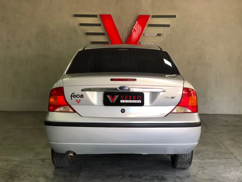 Ford Focus Sedan Prata