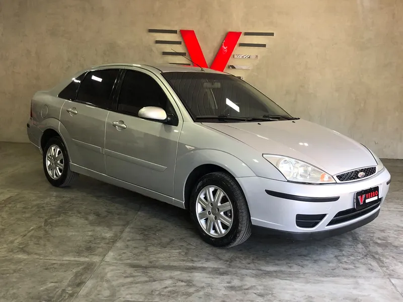 Ford Focus Sedan Prata