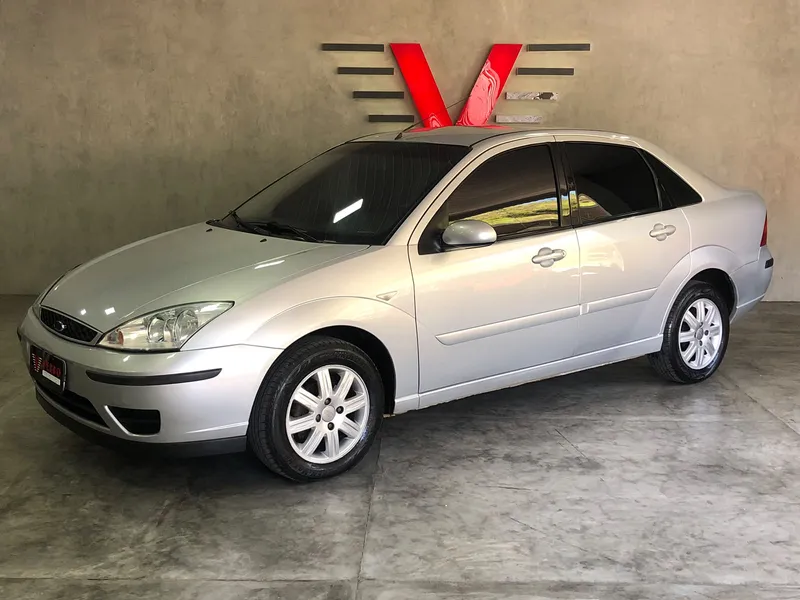 Ford Focus Sedan Prata