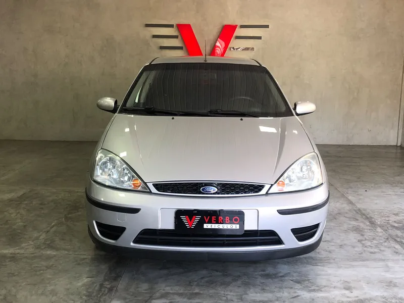 Ford Focus Sedan Prata