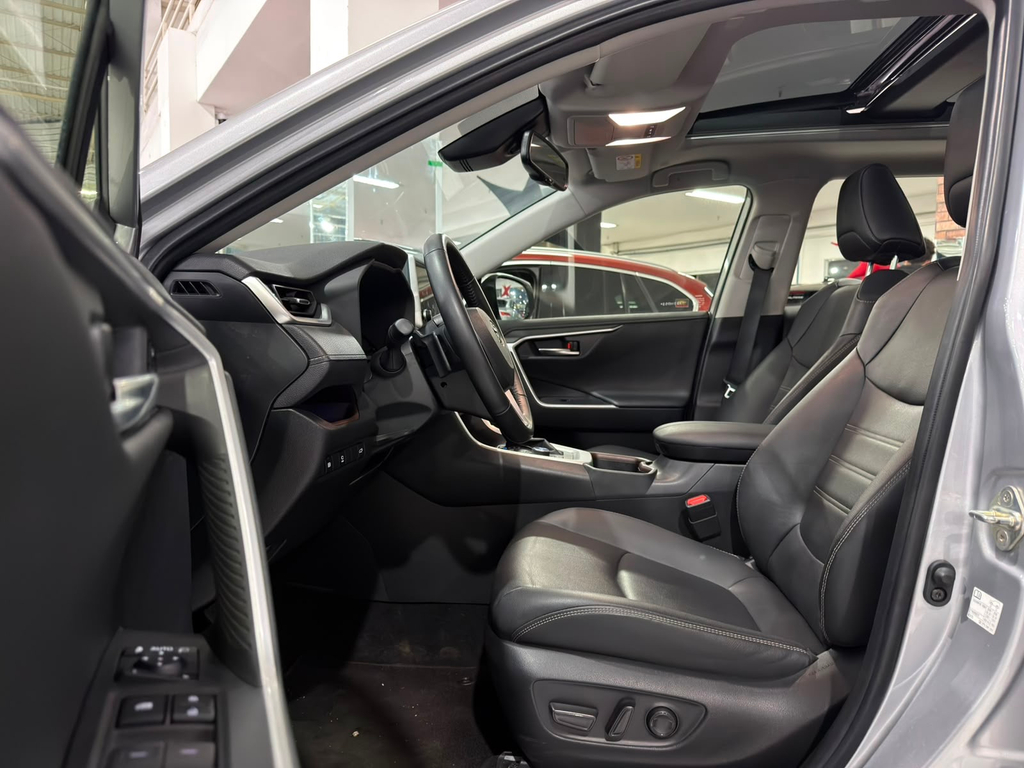 Toyota RAV4 Prata