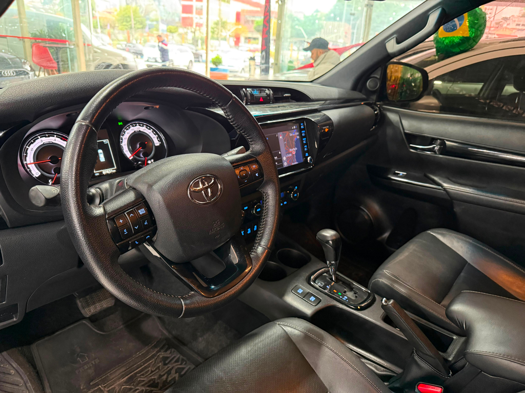 Toyota Hilux Cabine Dupla Preto