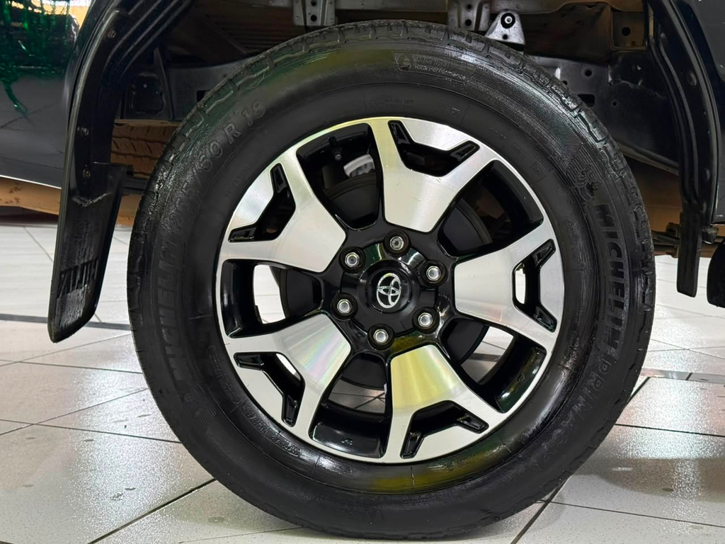 Toyota Hilux Cabine Dupla Preto