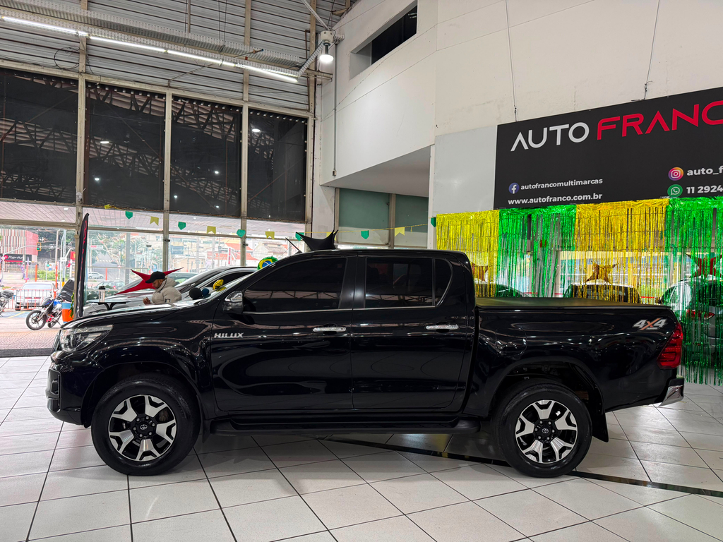 Toyota Hilux Cabine Dupla Preto
