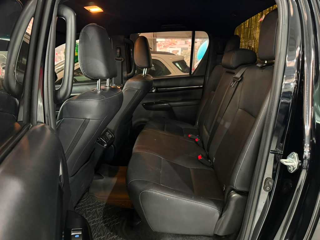 Toyota Hilux Cabine Dupla Preto