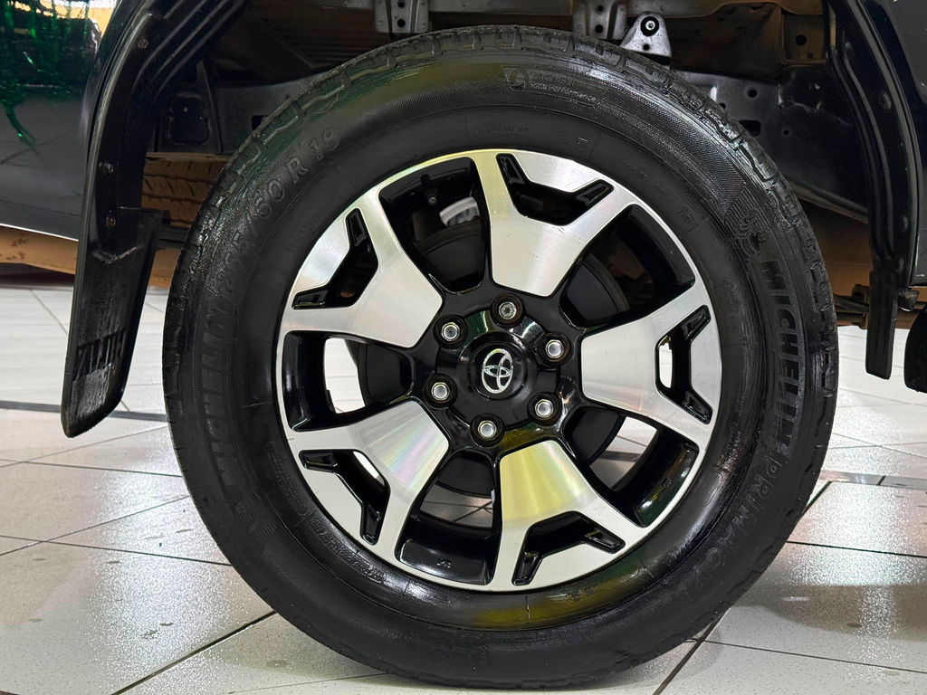 Toyota Hilux Cabine Dupla Preto