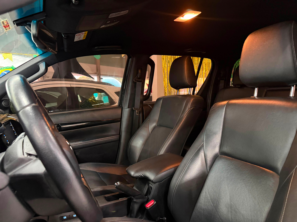 Toyota Hilux Cabine Dupla Preto