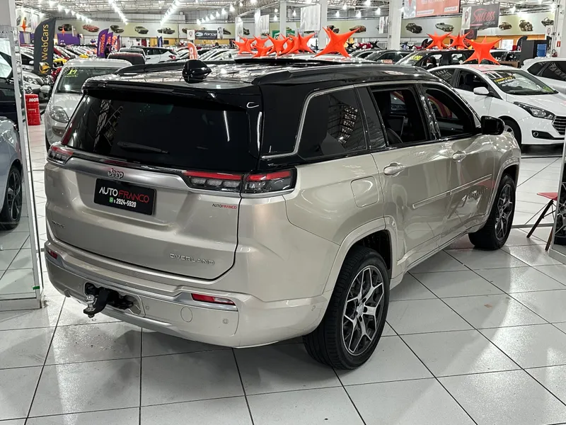 Jeep Commander Dourado
