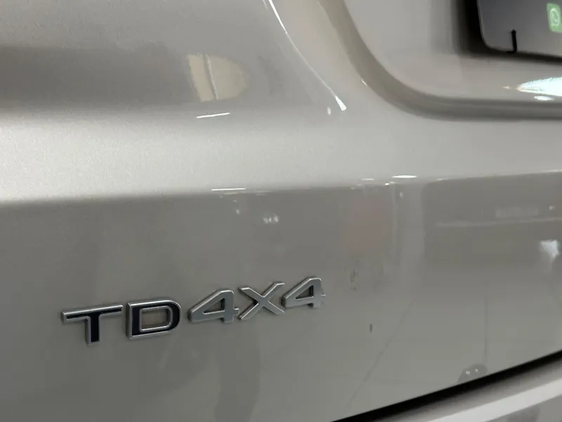 Jeep Commander Dourado