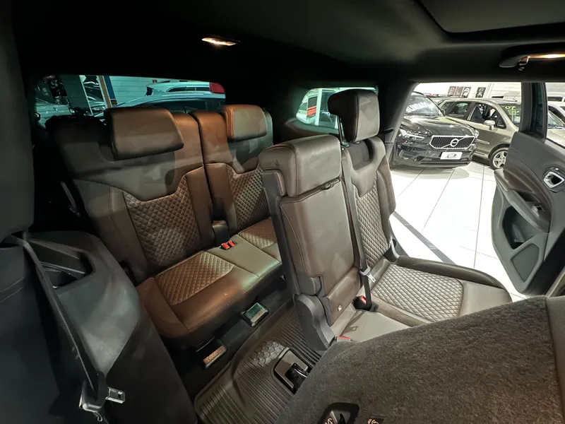 Jeep Commander Dourado