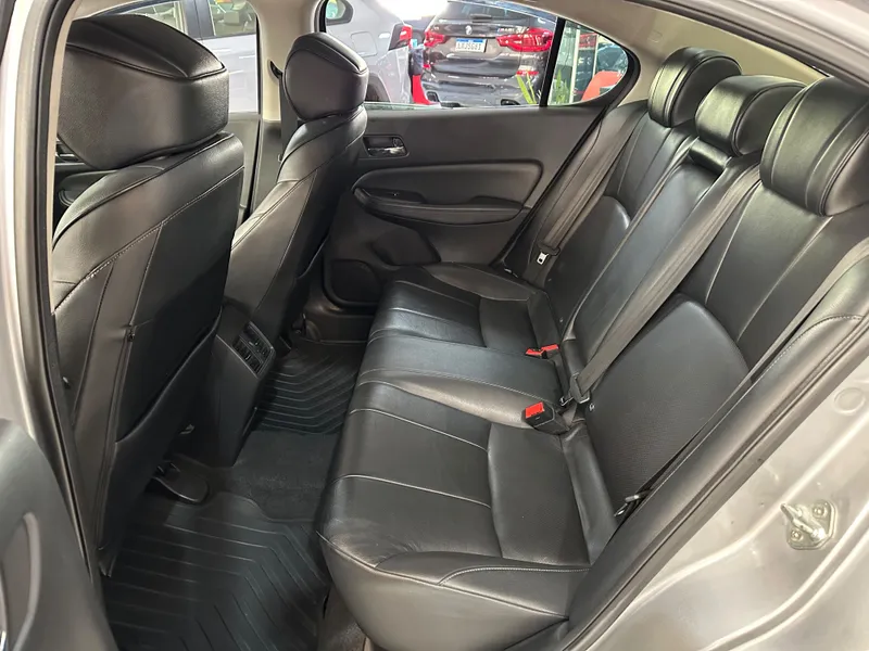 Honda City Prata