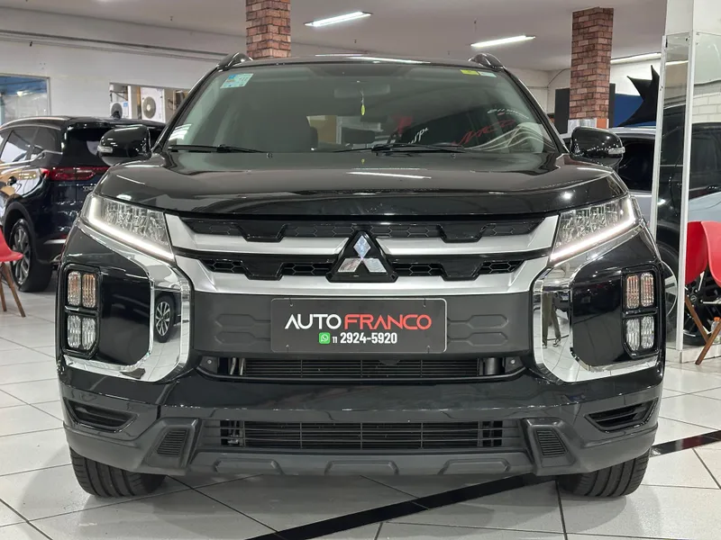 Mitsubishi Outlander Preto