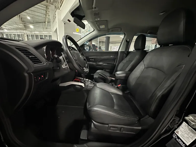 Mitsubishi Outlander Preto