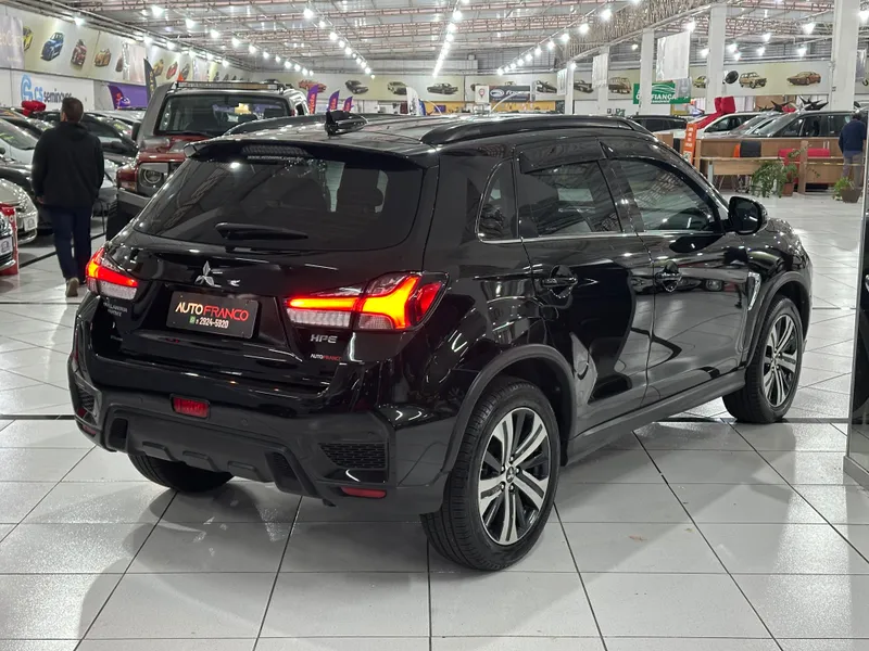 Mitsubishi Outlander Preto