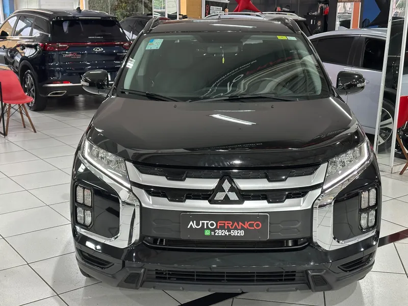 Mitsubishi Outlander Preto