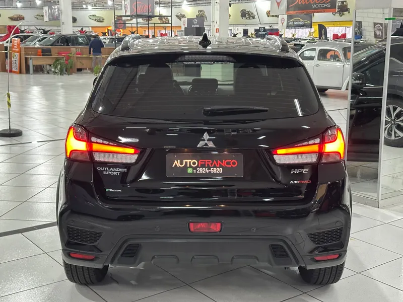 Mitsubishi Outlander Preto
