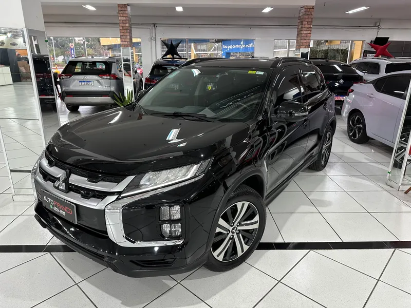 Mitsubishi Outlander Preto