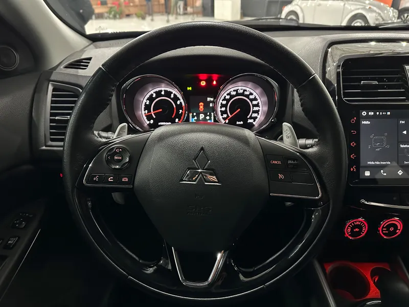 Mitsubishi Outlander Preto