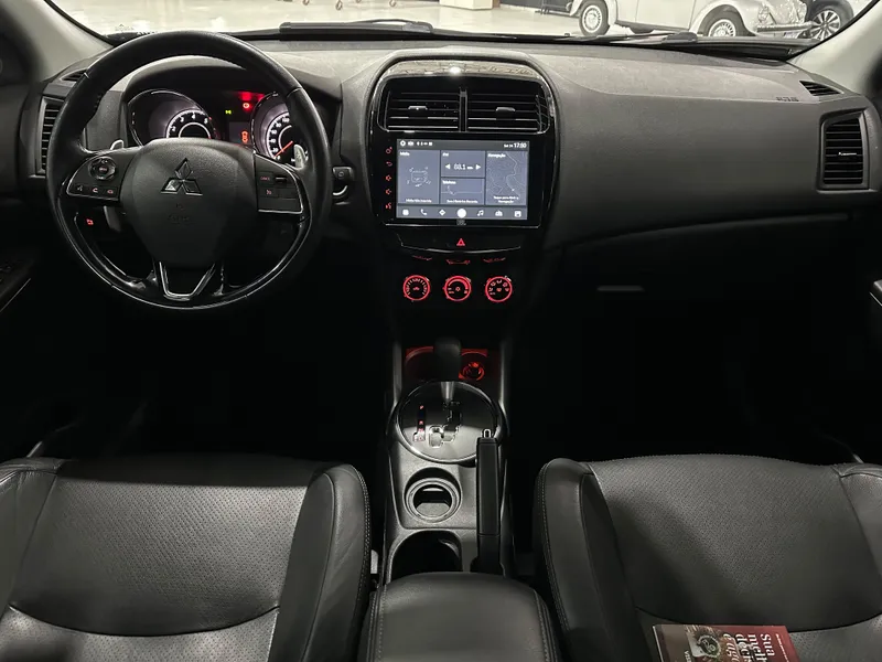 Mitsubishi Outlander Preto