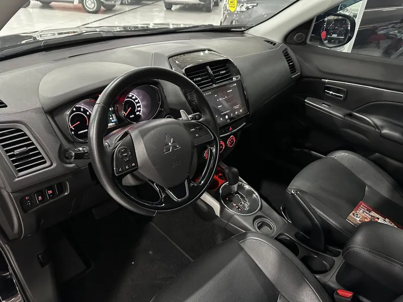 Mitsubishi Outlander Preto