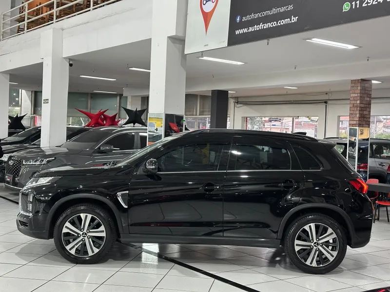 Mitsubishi Outlander Preto
