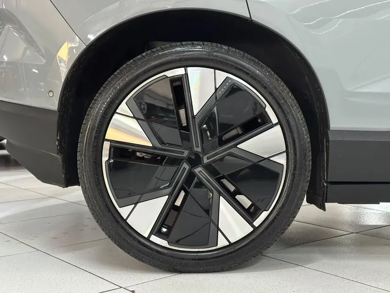 Volvo EX30 Cinza
