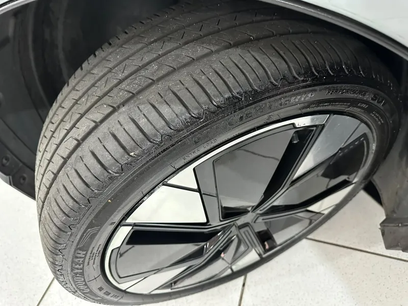 Volvo EX30 Cinza
