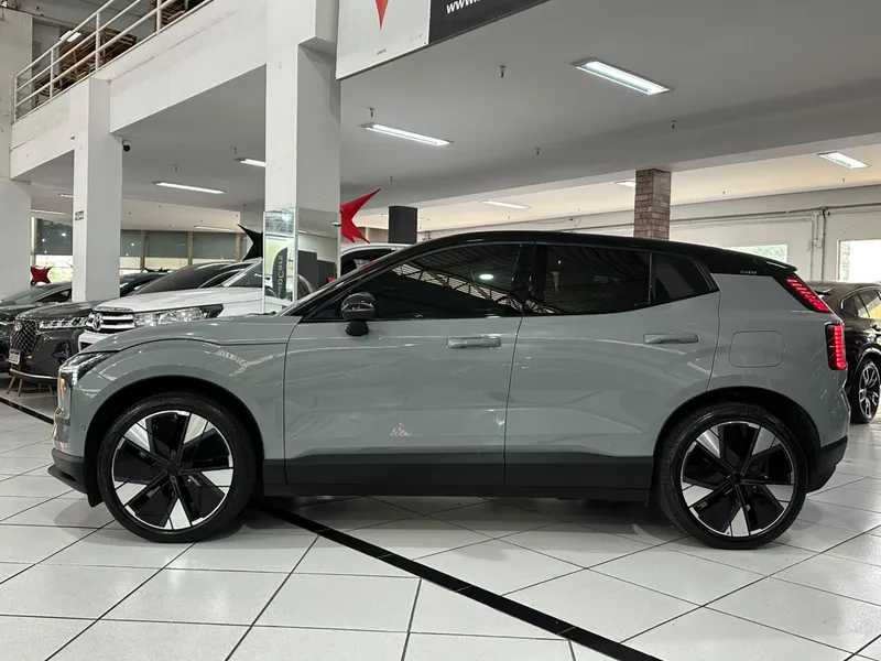 Volvo EX30 Cinza