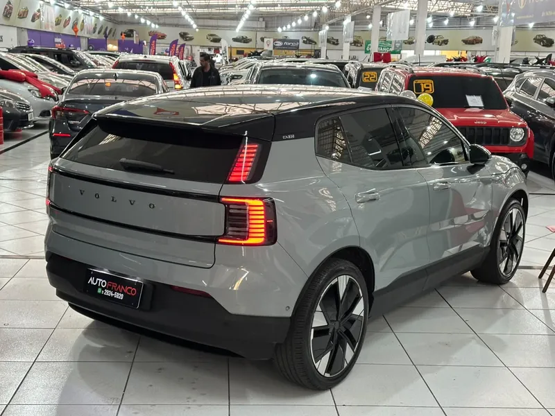 Volvo EX30 Cinza