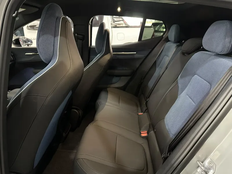 Volvo EX30 Cinza