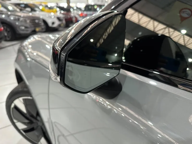 Volvo EX30 Cinza