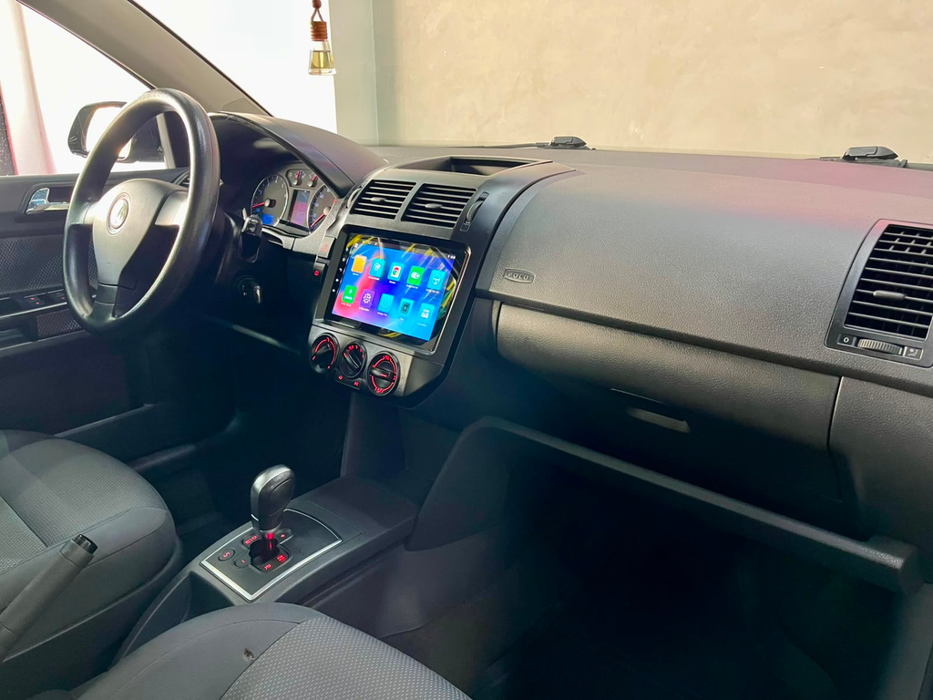 Volkswagen Polo Sedan Preto
