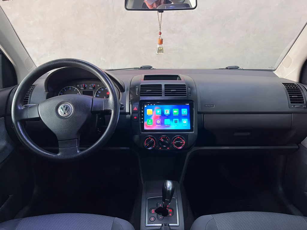 Volkswagen Polo Sedan Preto
