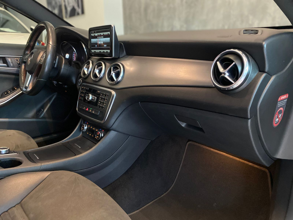 Mercedes Benz GLA-250 Prata
