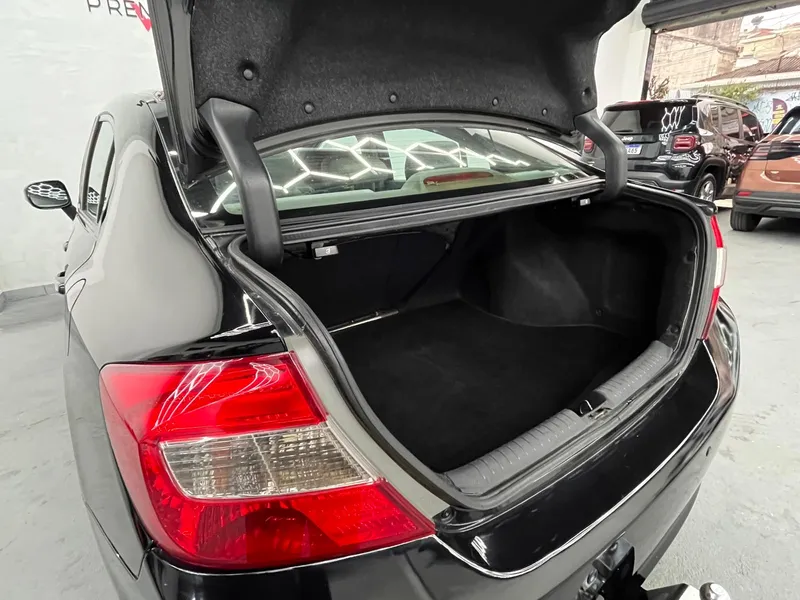 Honda Civic Preto
