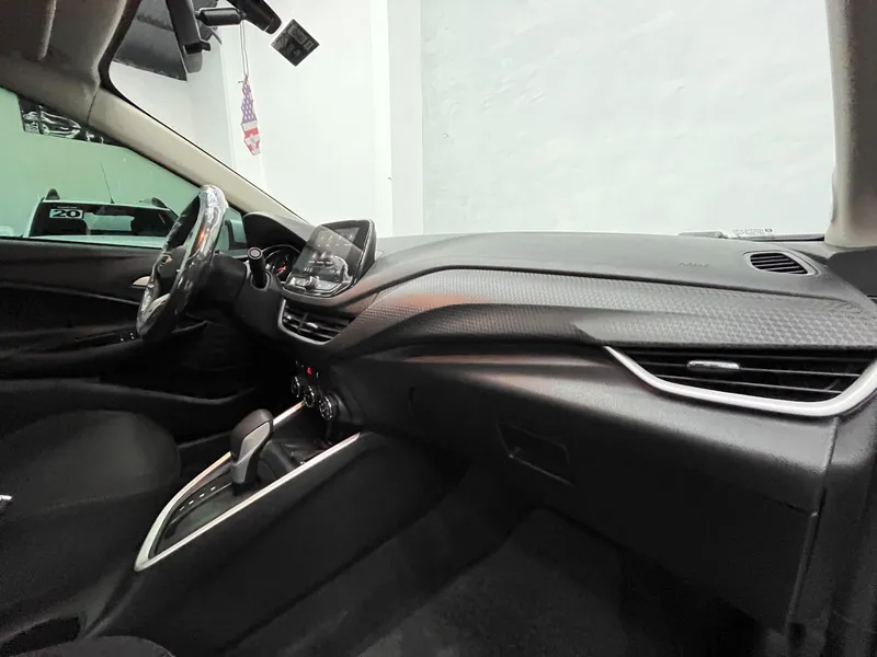 Chevrolet Onix Prata