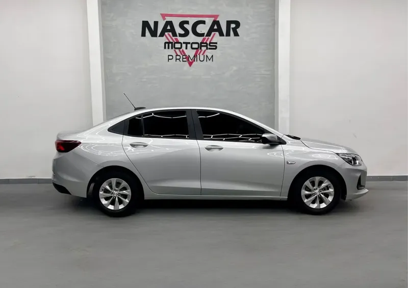 Chevrolet Onix Prata