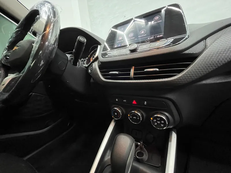 Chevrolet Onix Prata