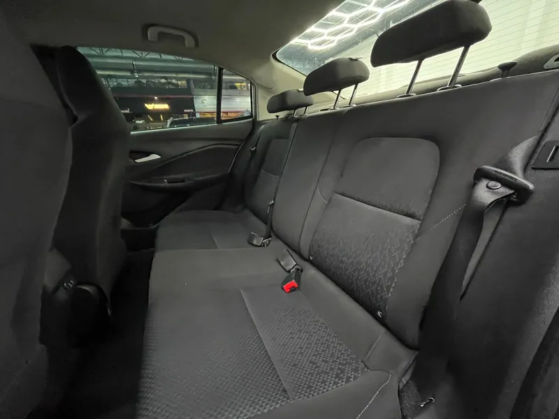 Chevrolet Onix Prata
