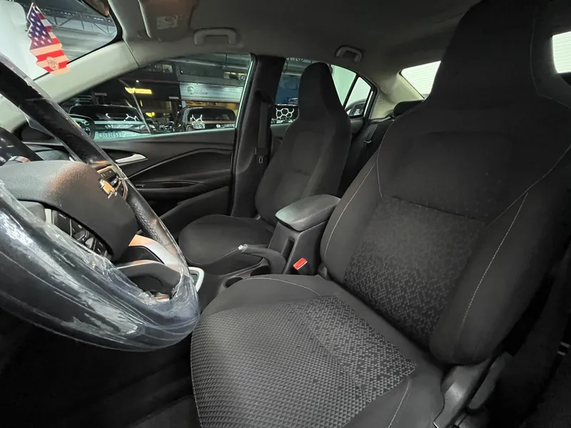 Chevrolet Onix Prata