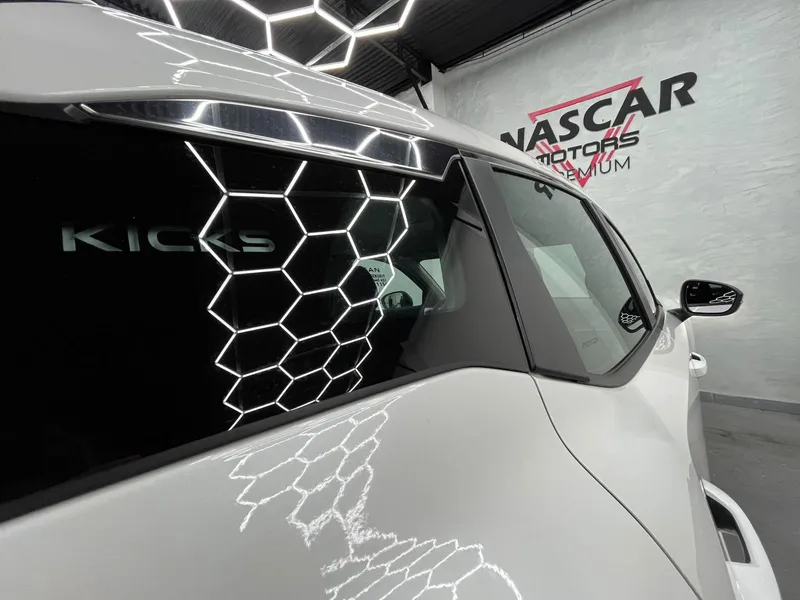 Nissan Kicks Branco