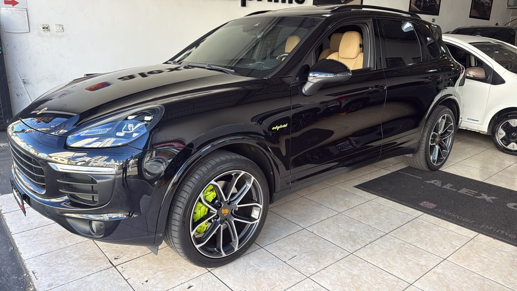 Porsche Cayenne Preto