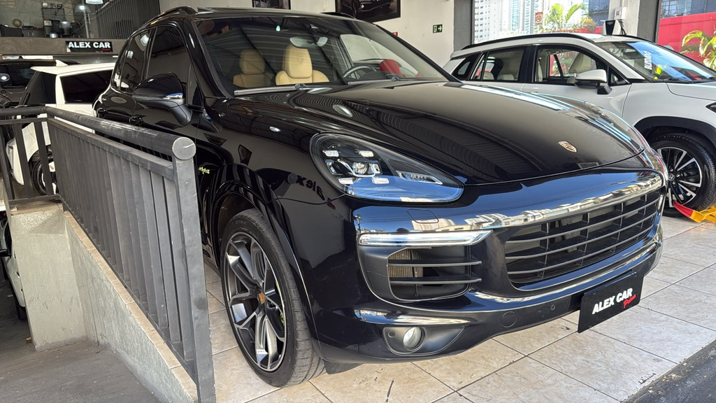 Porsche Cayenne Preto